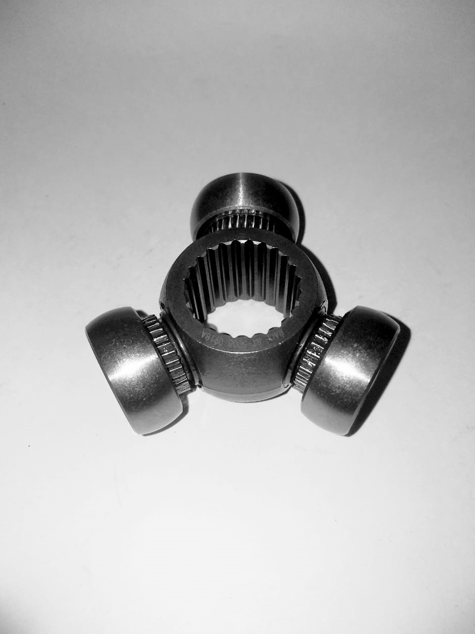 TRIPODE HOMOCINETICO NISSAN TSURU I 4L 1.3 LTS 1984-1987 TSURU 4L 1.3 LTS 1988-1992 TSURU III 4L 1.4 LTS 1992-2003 FORD TOPAZ MEXICANO 4L 2.3 LTS 1984-1994 24 DIENTES = 24211