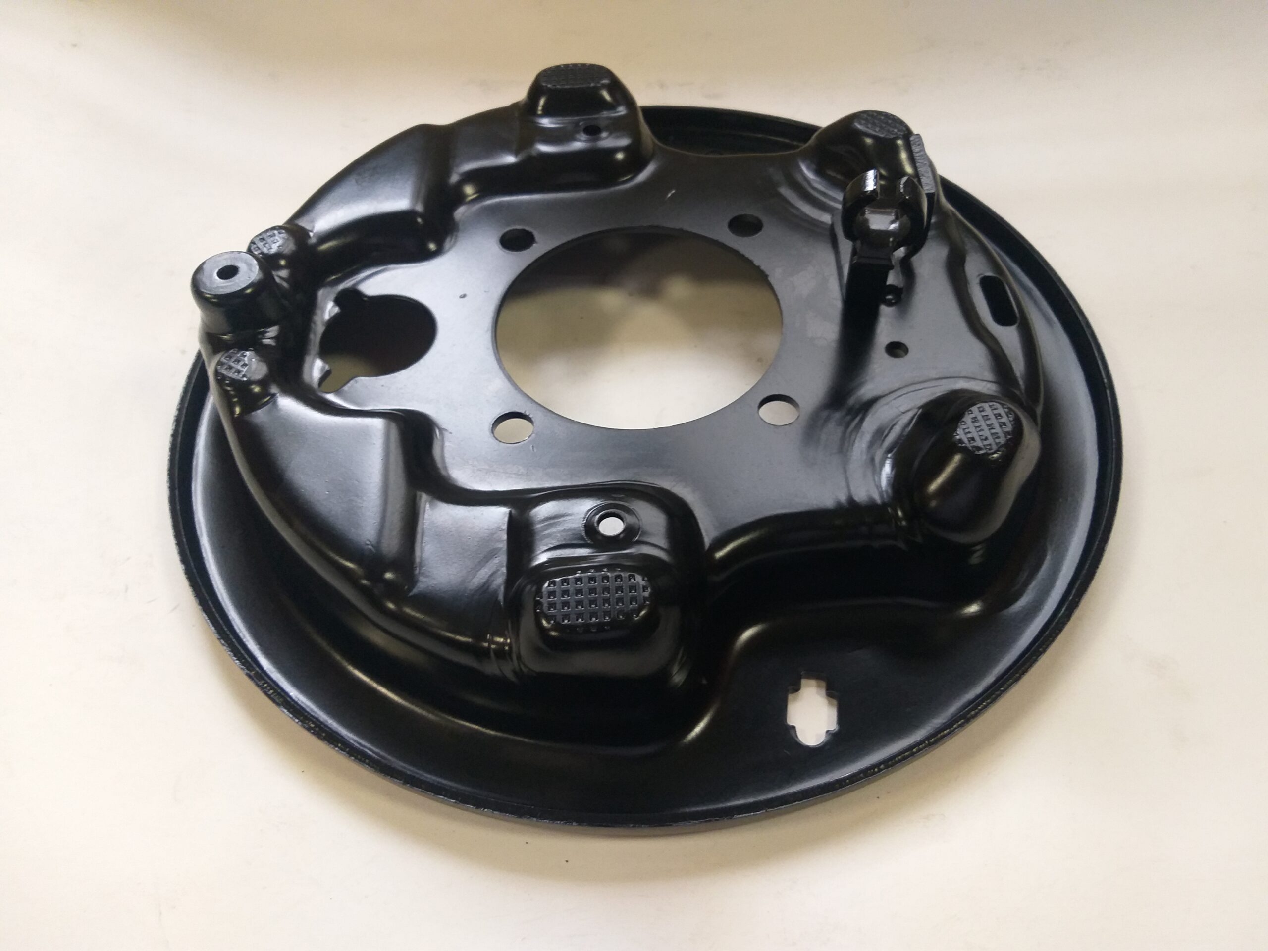 PLATO PORTA BALATA FORD TRUCK F-350 1998-2010 F-450 1998-2010 PIPAS DE GAS F-450 MICROBUS 1998-2010 SOLO LAS QUE LLEVAN TAMBOR DODGE TRUCK B350 VAN 1992-1994 D350 1992-2000 IZQUIERDO =09397021L